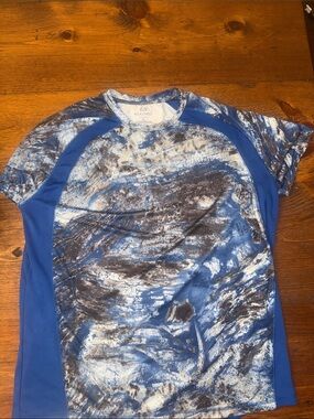 Realtree Men’s Fishing Blue and White Camo Rash Guard